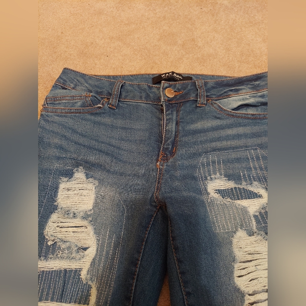 Distressed jeans - Picture 3 of 5